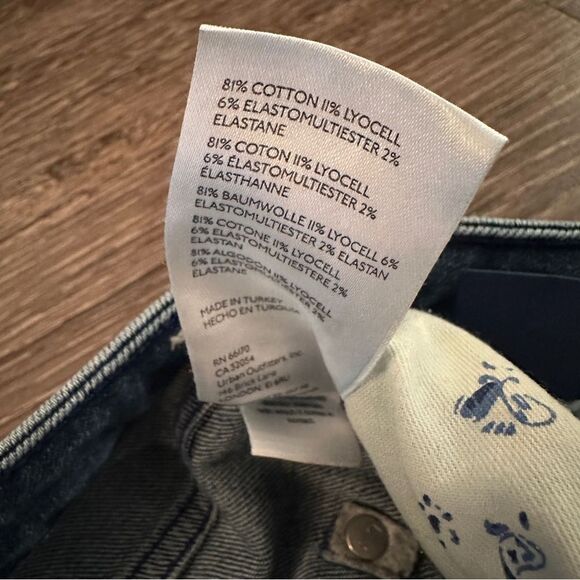 Pilcro The Icon Flare Jeans - Picture 7 of 10